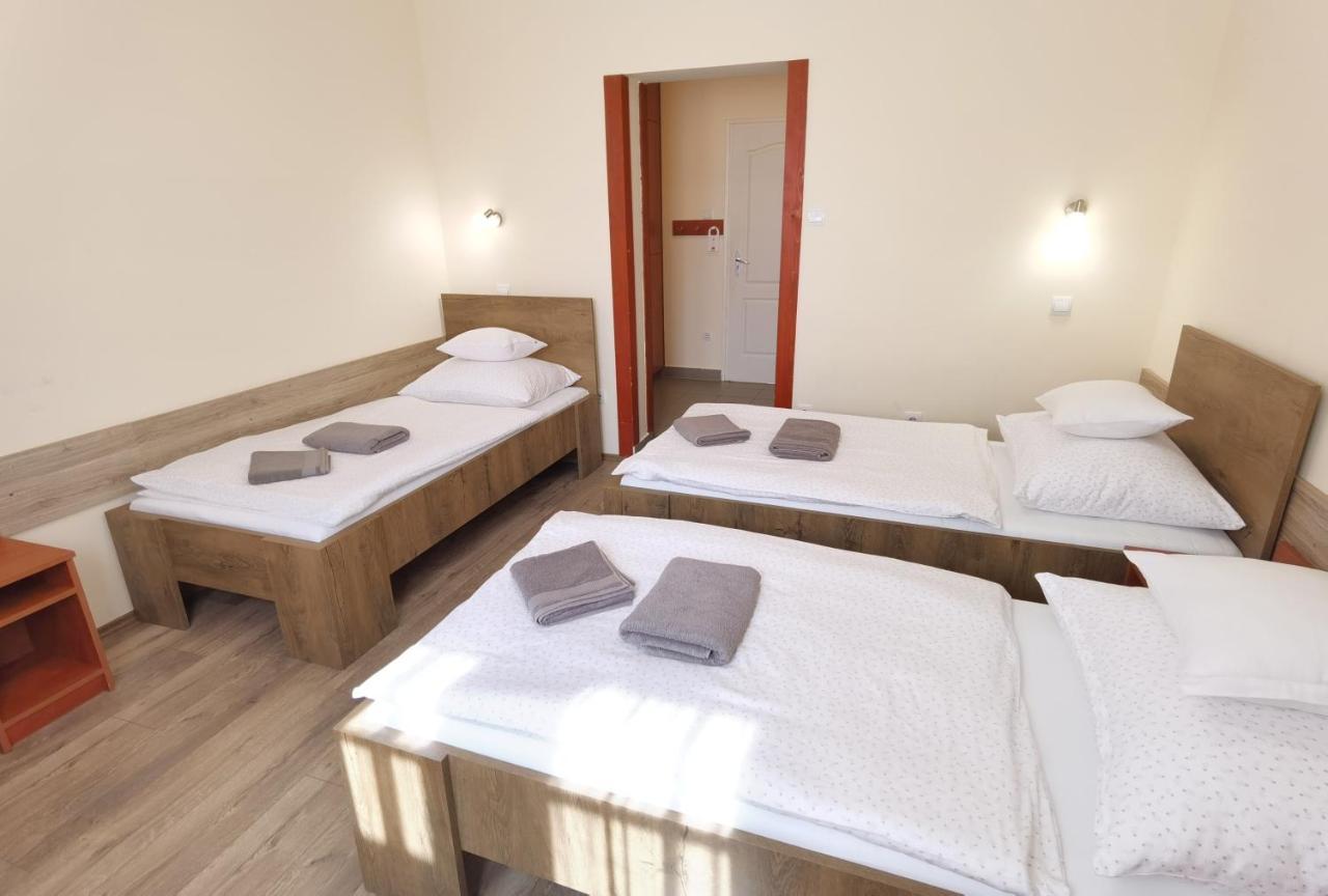 Bed and Breakfast Kamilla Panzio Es Rendezvenyhaz Balmazújváros Zewnętrze zdjęcie