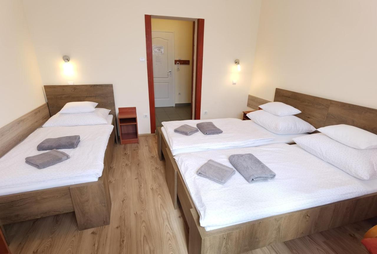 Bed and Breakfast Kamilla Panzio Es Rendezvenyhaz Balmazújváros Zewnętrze zdjęcie