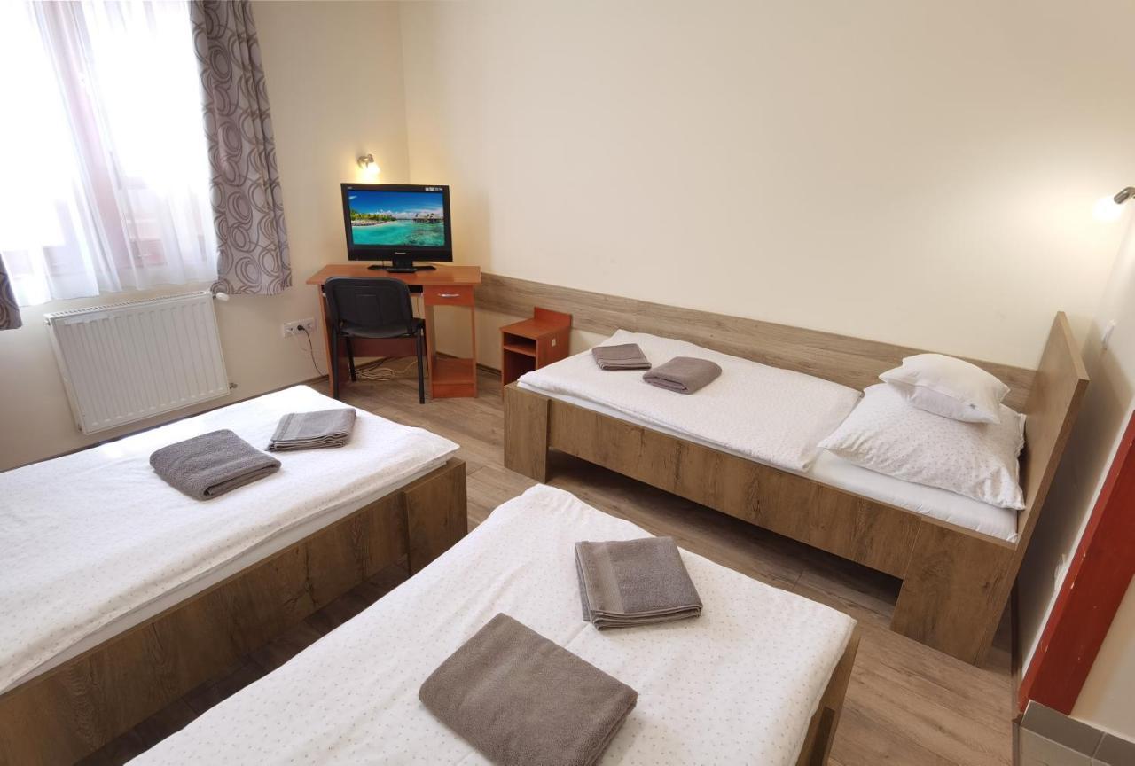 Bed and Breakfast Kamilla Panzio Es Rendezvenyhaz Balmazújváros Zewnętrze zdjęcie